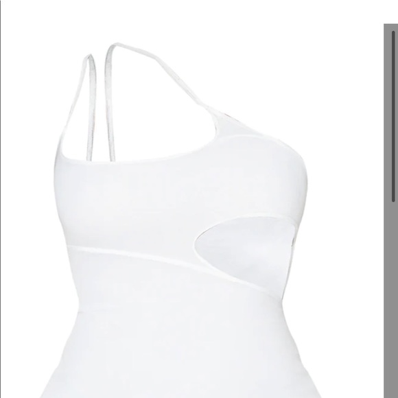 PrettyLittleThing Dress New with tags never worn!! - Picture 2 of 4